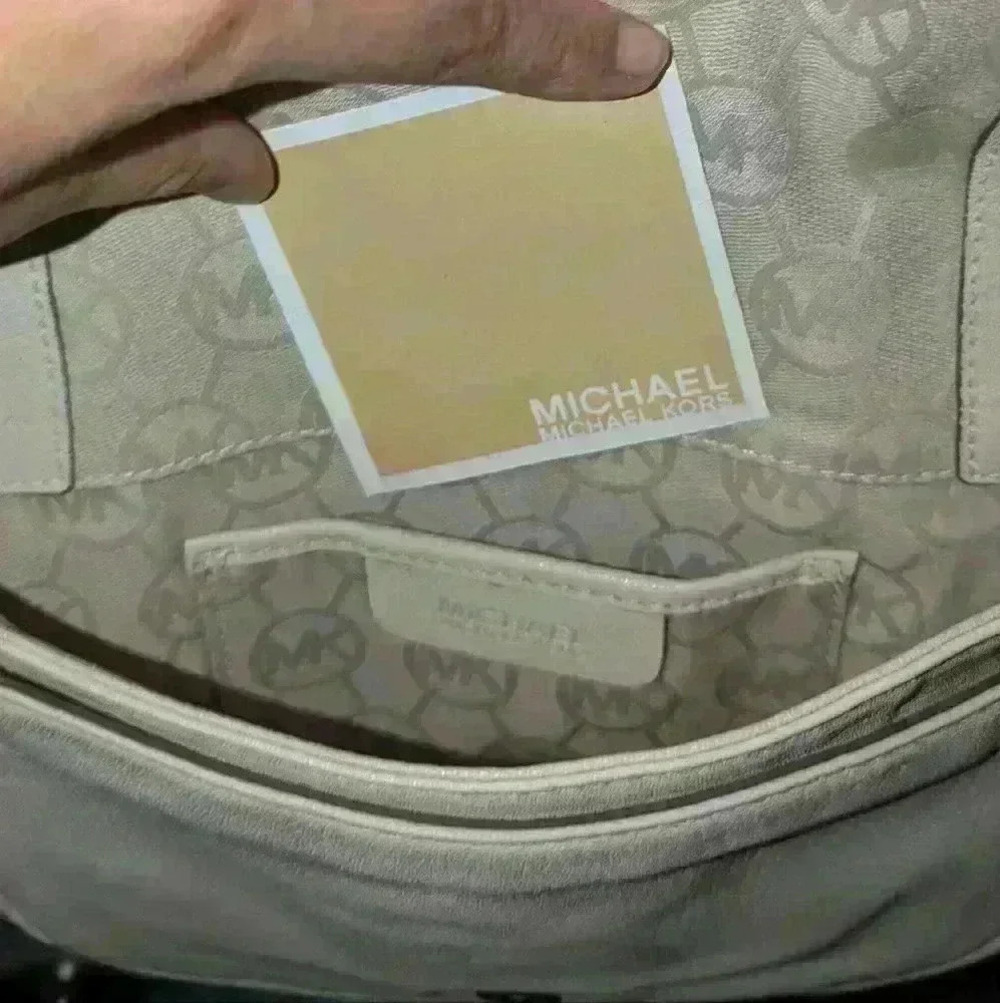 Michael Kors White Leather Saddle Bag - Picture 8 of 9